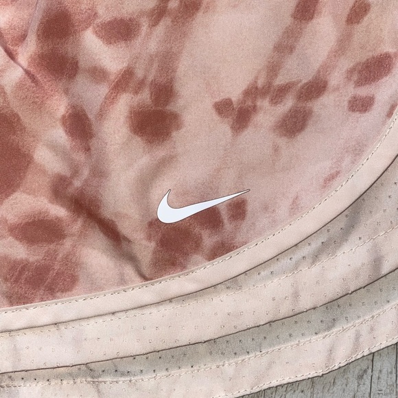 Nike Dri-FIT Tempo Women’s Shorts - Picture 3 of 6